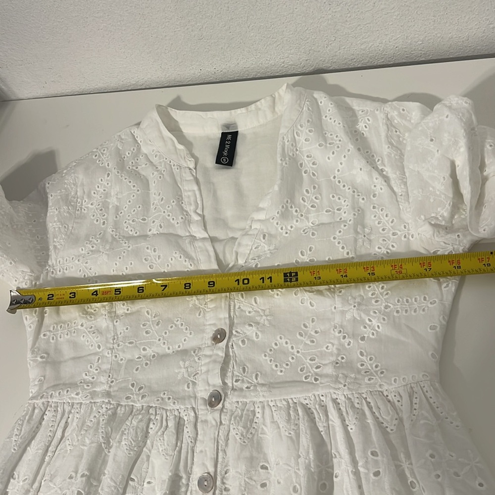 Chic White Maxi Dress with Flowing Silhouette - Picture 9 of 9